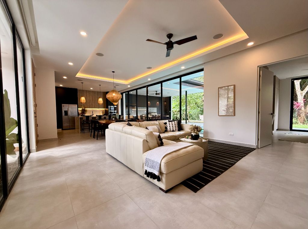 Casa #3 - Área de Estar Concepto Abierto