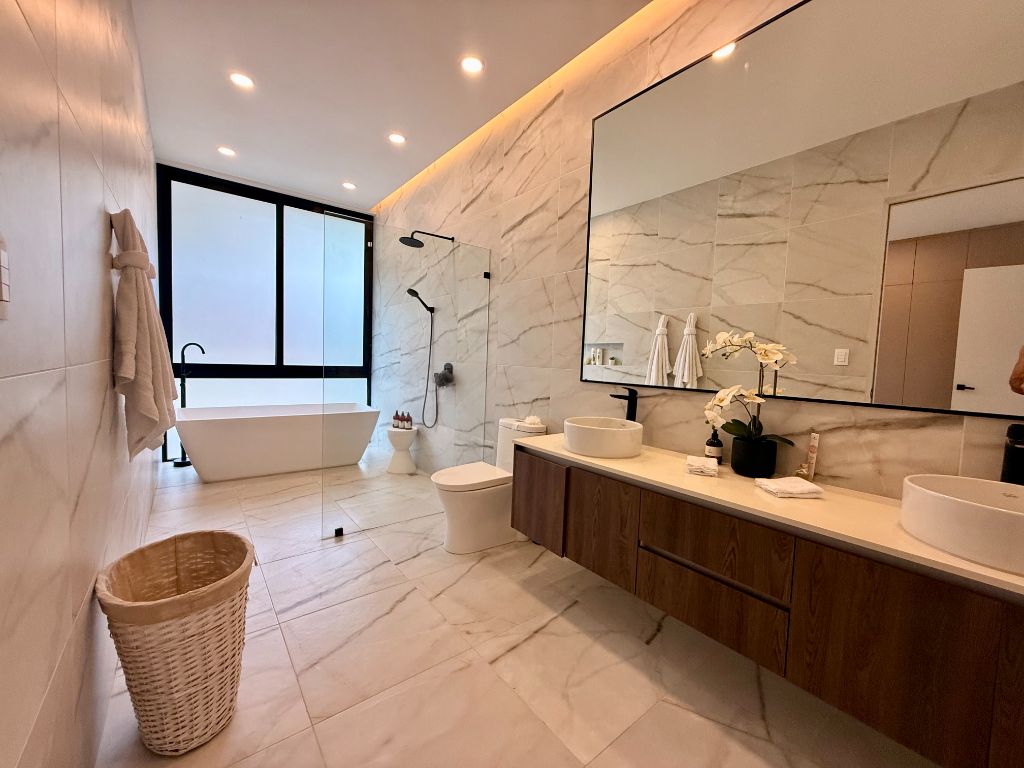 Casa #3 - Baño Principal de Lujo